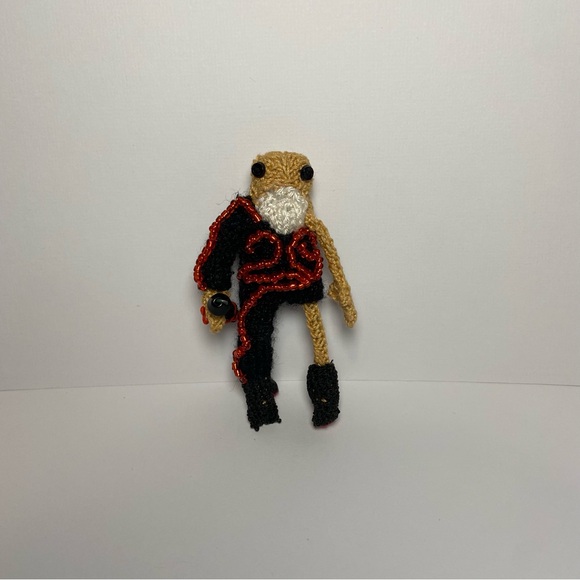 Tiny Knitted Frog- Reputation - Picture 4 of 8